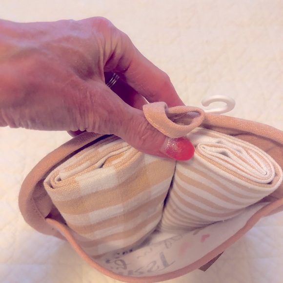 Mom Gift Set Potholder and Kitchen Towels - Picture 6 of 6